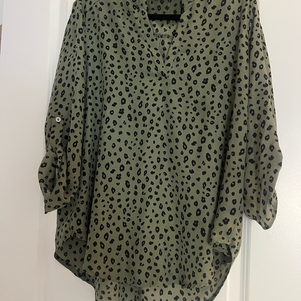 Lush Olive Green Leopard Print V-Neck Tunic Sz L